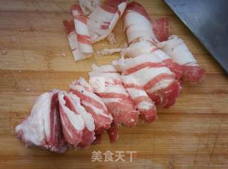 葱爆羊肉的做法步骤：1