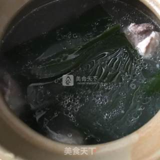 竹荪海带排骨汤的做法步骤：4