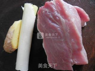 胡萝卜炒肉片的做法步骤：1