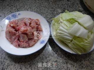 白菜煮鸡骨架的做法步骤：1