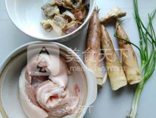 鲜笋好时节——腌笃鲜的做法步骤：1
