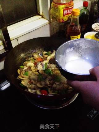 口蘑炒肉片的做法步骤：7