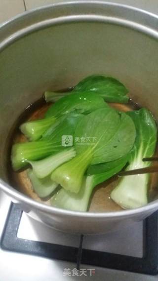 红烧狮子头的做法步骤：1