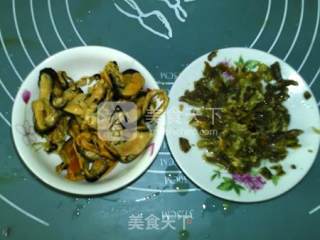 香菇木耳淡菜汤的做法步骤：6