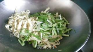 韭菜炒干豆腐的做法步骤：7