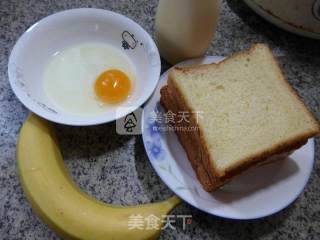 沙拉酱香蕉吐司派的做法步骤：1