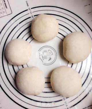 豆沙小面包的做法步骤：2