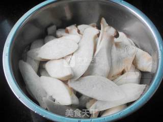 干煸腊肉杏鲍菇的做法步骤：3