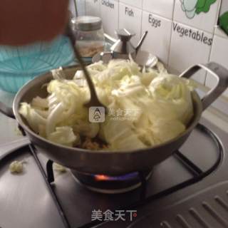 虾皮肉丸鲜大白菜的做法步骤：4