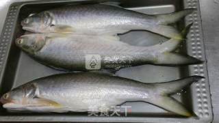 烤鱼的做法步骤：1