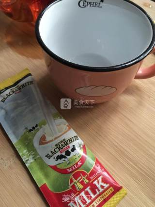 自制香滑奶茶的做法步骤：3