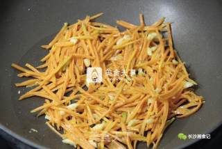 湘食记|胡萝卜廋肉汤的做法步骤：3
