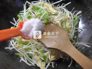 小炒绿豆芽的做法步骤：5