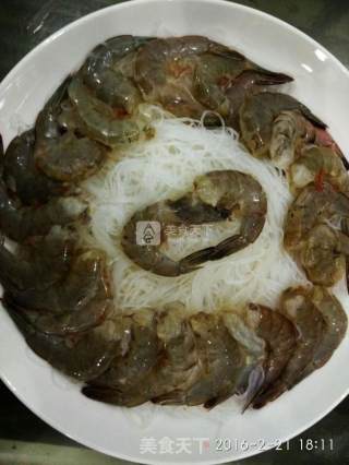 剁椒蒜蓉蒸虾粉丝的做法步骤：4