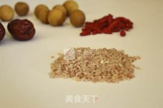 桂圆枸杞美目粥的做法步骤：1