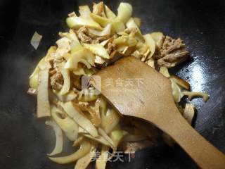 肉丝香干炒雷笋的做法步骤：9