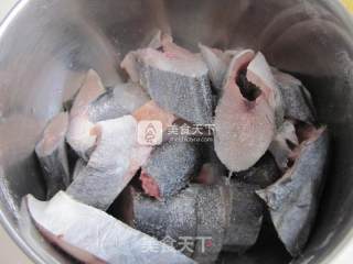 红烧鲅鱼的做法步骤：1