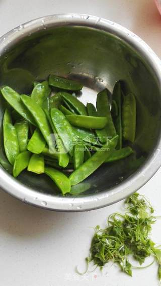 蒜蓉荷兰豆的做法步骤：1