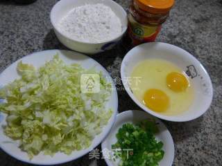 鸡蛋白菜馅盒子的做法步骤：1