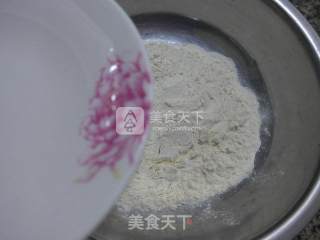 鸡蛋白菜馅盒子的做法步骤：2