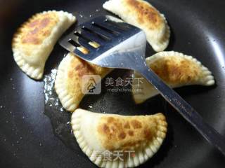 鸡蛋白菜馅盒子的做法步骤：15