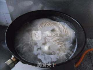 葱丝汤面的做法步骤：3