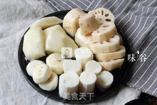 梨藕荸荠汤的做法步骤：2