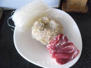酸菜炖粉丝的做法步骤：1