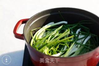无水白切鸡一厨作铸铁锅版的做法步骤：1