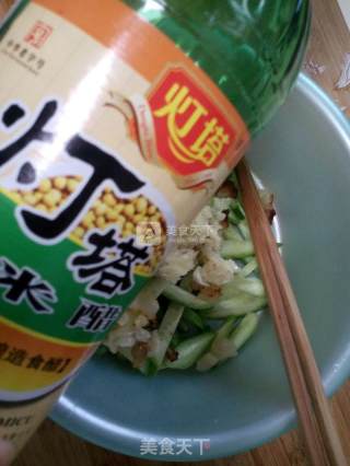 黄瓜拌海蜇头的做法步骤：5