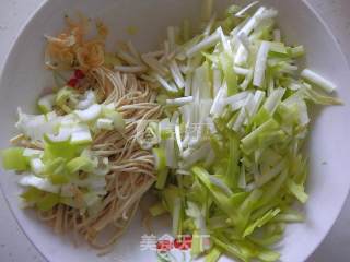 韭黄炒豆腐丝的做法步骤：2