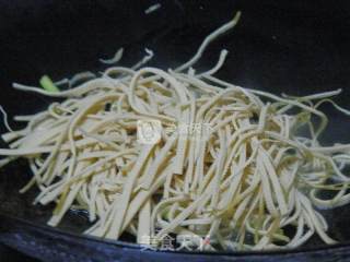 韭黄炒豆腐丝的做法步骤：4
