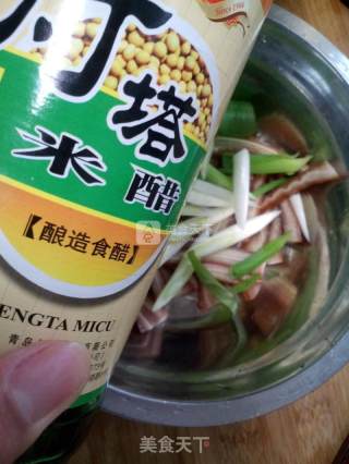 小葱拌猪耳的做法步骤：3