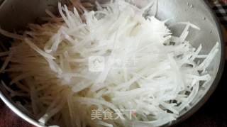 氽白萝卜丝丸子汤的做法步骤：1