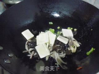 菌菇炒豆干的做法步骤：5
