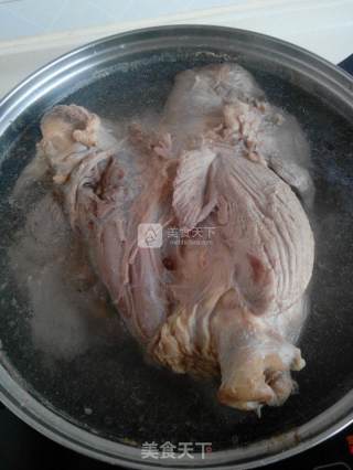 卤牛肉的做法步骤：1
