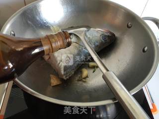 红烧鲈鱼头的做法步骤：3