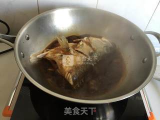红烧鲈鱼头的做法步骤：7