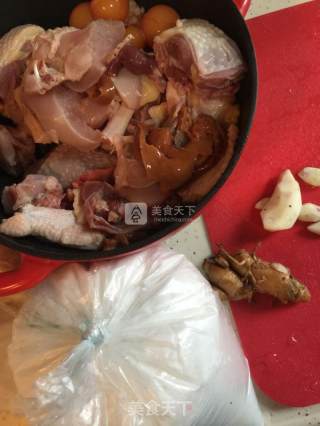 浓香椰子鸡汤的做法步骤：1
