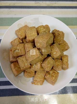 油炸豆腐泡的做法步骤：2