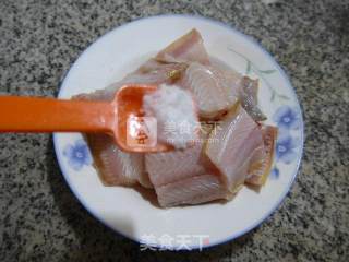 酸菜煮玉秃鱼的做法步骤：3