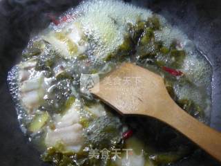 酸菜煮玉秃鱼的做法步骤：10