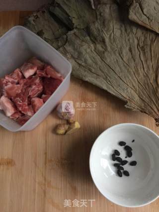 荷香豆豉蒸排骨的做法步骤：1