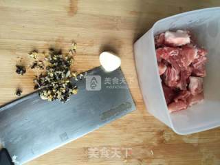 荷香豆豉蒸排骨的做法步骤：2