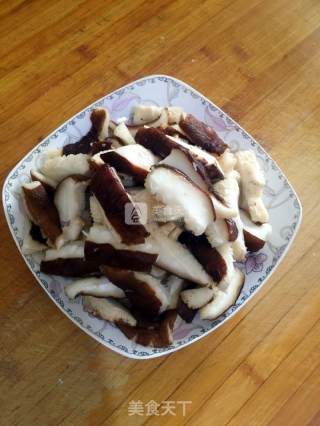 营养香菇油菜的做法步骤：1