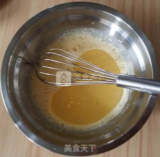 红曲拉花纸杯蛋糕的做法步骤：3