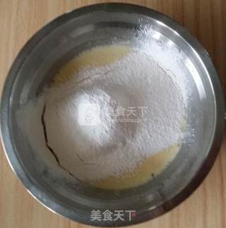 红曲拉花纸杯蛋糕的做法步骤：4