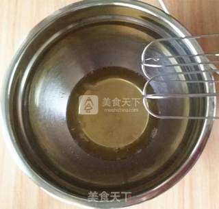 红曲拉花纸杯蛋糕的做法步骤：6