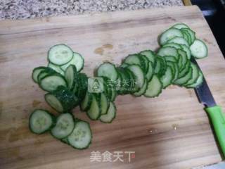黄瓜炒鸡蛋的做法步骤：1