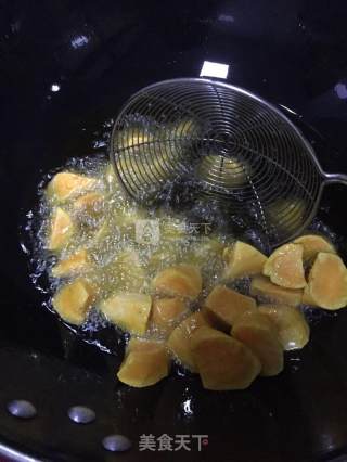 拔丝地瓜的做法步骤：1